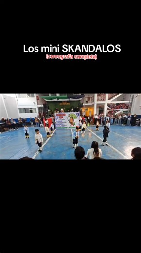 Coreografía Completa de Mini SKANDALOS 2026
