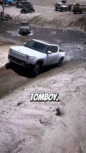 WHY DOES IT LOOK OLD? 🤨⚡#rivian