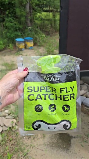 First Saturday Lime in my chicken coop is an absolute must! #firstsaturdaylime #chickencoop