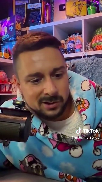 Ça vous fait penser à kkun? Homme, quarantaine, prend des hormones pour être femme et calvitie 🤔🙄🤦🏽‍♀️ @Martin_Roast_show #happylifecanada sur #twitch
