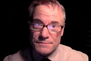 ‘Aladdin’s’ Genie Voice Actor Performs Tribute to Robin Williams (Video)