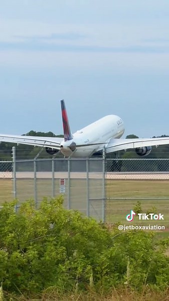 AIRBUS A330 Flight Experience in Amsterdam