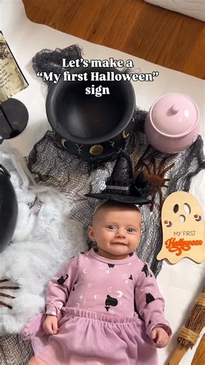 My first Halloween sign 🎃👻 #glowforge #glowforgemade #myfirsthalloween #halloweenphotoshoot #babysfirsthalloween #momlife #halloweensign | Craftingwithval
