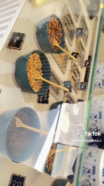 Theoz Greek: Heladería Con Yogur Griego en Trujillo