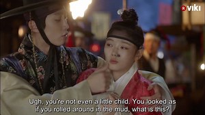 Do you notice any sparkles between Kim Yoo Jung & Jinyoung of B1A4 during their first meeting in 'Moonlight Drawn by Clouds'? http://bit.ly/2bjkzks | Viki