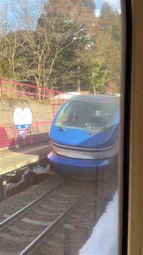 【恋山形駅】「恋山形駅」で特急スーパーはくと号と特急スーパーはくと号の行き違い
