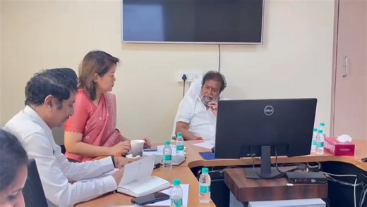 🔸Organ Retrieval Centres to be Established in United District Headquarters 🔸Transplant Surgeries to Begin at #MGM and #RIMS 🔸Government to Promote Organ Transplantation in Public Hospitals 🔸Health Minister Shri Damodar Rajnarasimha Directs Health Officials 🔸Special Measures to Support Families of Organ Donors 🔸Continuous Vigil on Corporate Hospitals 🔸Strict Action Against Rule Violations Hon'ble Health Minister Shri Damodar Rajnarasimha @DamodarCilarapu has directed senior health official