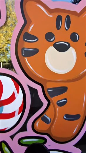 The Gingerbread Christmas windows at the OKC Zoo are almost complete! 🍭🎄 In this video (filmed with my Meta glasses 👓), you can watch me add the final black outline — my favorite part that really makes everything pop! 🎨✨ It’s so satisfying to see the whole design come together. Like and follow to see the finished windows and more festive projects! 🖌️💫 #WindowArt #OKCZoo #GingerbreadTheme #MetaGlasses #ArtistAtWork #ChristmasWindows #WindowArt #OKCZoo #MetaGlasses #ArtistAtWork #ChristmasWi