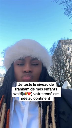 Une complicité mère et enfants c'est très important ( faire ma première fille à l'âge de 19 ans était certes mal vu par la société mais pour moi une expérience et l'acquisition de la maturité) je suis fière d'être la maman de 3 enfants toujours fraîche ❤️😗 | Yasmine Gando