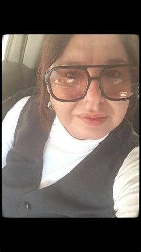 Μου αρέσει η μόδα, η διακόσμηση. Αγαπώ το περιβάλλον, προσπαθώ να βελτιώσω την ποιότητα της ζωής!