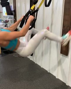 TRX ADVANCED WALL WORK 💥💪 by @ginavallesfit . . . 📌Wall Jumps 📌Wall Transition Row 📌Wall Transition Walk Up Row Vieni a scoprire TRX l'unico e l'originale: https://shop.planetfitnessitalia.com/allenamento-funzionale-22/suspension-training.html Se vuoi diventare un trainer certificato TRX ecco il calendario corsi: https://shop.planetfitnessitalia.com/formazione/trx-corsi.html #trxitalia #trxtraining #trxworkout #trxcore #trxlowerbody #trxhome #homeworkout #suspensiontraining #wearetrx #educa