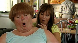 We all know that one person who stays in the sun too long 🍅🔥 Binge on Kath & Kim ➡️ bit.ly/KK-OD | TVNZ