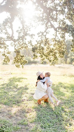 More Beatty Photography on Instagram: "Photographers — ever wonder how to find the perfect fall mini session location? 🍂 Here’s exactly what I look for when I’m scouting: soft, even light, a clean background, and a spot that works for families with little kids. Because finding good light and a good flow is the secret to dreamy, consistent galleries every time. Comment MEMBER to watch some real BTS content and steal all my photography secrets"