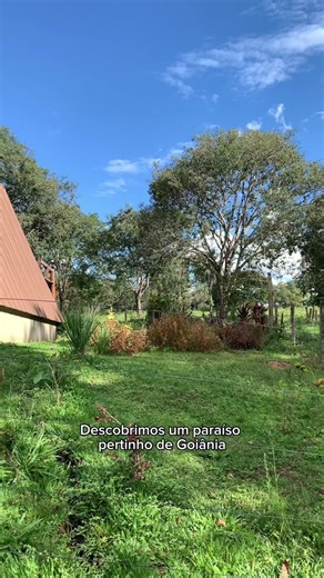 O paraíso se chama cabana Frame House! Esse lugar maravilhoso fica em Ronelândia e fica há uns 65km de Goiânia e o local é todo equipado e mobiliado, tem de tudo por lá! Os proprietários são incríveis e você pode reservar diretamente com eles ou pelo airbnb! Podem ir que vão amar! Para mais informações eles estão no airbnb! . . #goianiaindica #turismogoias #cabana #casalgynindica #natureza