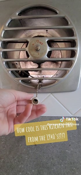 I love old homes! this 1940 charmer in NE Portland still has the original kitchen fan, in perfect working condition! how cool! #portlandoregon #vintage #1940s #1940 #oldschool #kitchengadgets #kitchen #dreamkitchen #homegoals #inspectionday #pending #cool #wow #ivenever #swpdx #swportland #goals #pnw #pnwonderland #multnomahvillage #nwportland #hillsdale #whatisthat #look #portlandhomesforsale #sepdx #sellwoodmoreland #themoreyouknow #helpful #tips #fyp #trending