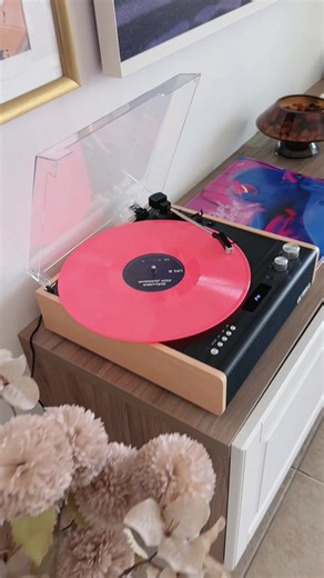 It’s the Dubai version of la Dolce Vita. Our elegant 2-bedroom Airbnb overlooks the sea with breathtaking views of the Burj Al Arab. Just above Aprons & Hammers Beach Club, licensed with a delicious menu, amazing cocktails and vibrant Happy Hours. Wake up by the beach, enjoy the view and live your best Dubai life. Contact us for the Airbnb link. #DubaiAirbnb #BurjAlArabView #PalmJumeirah #DolceVitaDubai #Beachfront