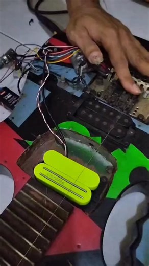 VEYZ SUSTAINER PICKUP ♥️🔥 on Instagram: "test video pickup sustainer before shipping Veyz Sustainer Very Affordable Custom Handcrafted Sustainer Pickup Influenced by Sustainiac & Fernandes sustainer style 3 Mode features ENGAGE Mode: NATURAL - MIX - HARMONIC OFF Mode: Normal passive pickup in original Tone Character style - Available in single humbucker & sustainer with many colors as your request - Professional installation is highly recommended. Improper installation may result in damage to t