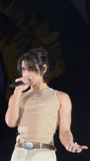 Peeraya Srikhao on Instagram: "Black tie เงียบจนได้ยินเสียงสเตจวาทศิลป์ คุณเขาก็เลยตั้งวงรำ ซะเลย 🤣🤣🤣 #BMMF15 #BigMountainMusicFestival2025 #JeffSatur"