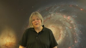 *** Aktueller Programmtipp von und mit Planetariumsleiterin Prof. Dr. Susanne Hüttemeister *** Wer kann eigentlich schon von sich behaupten, in einer Doppelrolle ausgebildete klassische Sängerin sowie Satellitenmanagerin bei der ESA zu sein? Da fällt uns eigentlich nur Susanne Mecklenburg, Sentinel-3-Satellitenforscherin ein! :D Wir (und ihr somit auch) haben das Glück, dass wir sie in unserem Summer of Moon diese Woche gleich zweimal in der Kuppel begrüßen dürfen