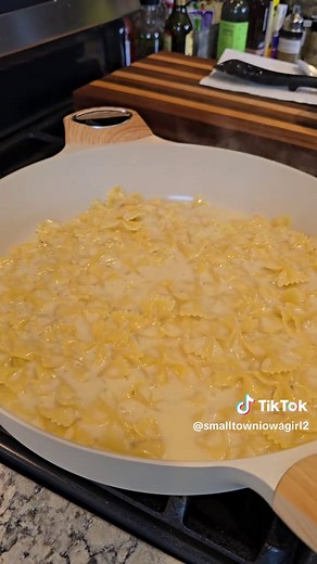 Creamy Garlic Pasta Recipe: Quick & Delicious