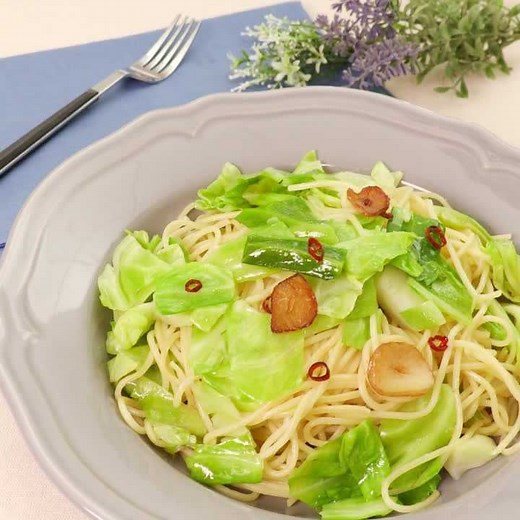 食材少なめで簡単！ キャベツのペペロンチーノのレシピ動画・作り方 | デリッシュキッチン
