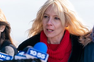 Amy Ryan Desperate To Find Missing Daughter In ‘Lost Girls’ Trailer | Oxygen