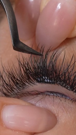 Citizen Lash | DIY Lashes | One underrated placement hack you may not be using!👇 If you’re new to DIY lashes, or struggle with mastering placement LISTEN UP because... | Instagram
