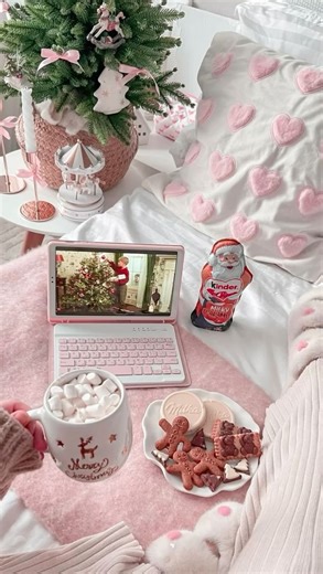 Crescita • Motivazione • Relazioni on Instagram: "L’ansia sociale è una cosa bellissima. Tipo quando sei sull’autobus, devi scendere alla prossima fermata, ma l’idea di premere il pulsante e attirare l’attenzione su di te ti terrorizza. Quindi cosa fai? Aspetti che qualcun altro lo prema. Ma nessuno lo preme. E tu continui ad aspettare. Finché non ti ritrovi a 3 fermate di distanza da dove dovevi scendere, in un quartiere che non conosci, ma almeno non hai dovuto interagire con l’autista. Priori