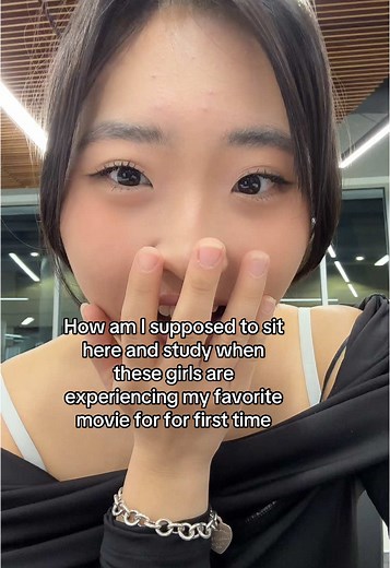 Girls React to Classic Movie for the First Time