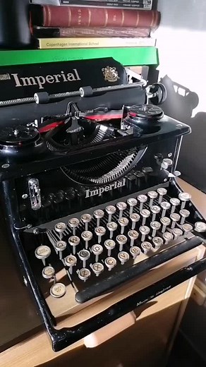 Exploring the Evolution of 1930s Typewriters