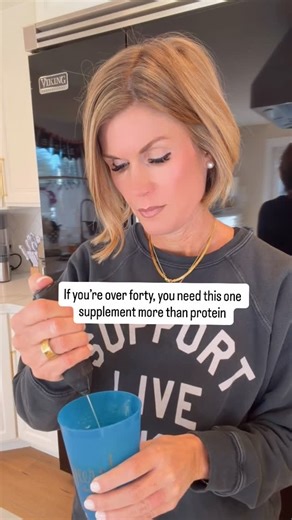 Gina Wynn | Fat loss & Fashion over 40 on Instagram: "If you’re over forty, you need this one supplement more than protein. I’m talking about creatine. And before you think “that’s just for bodybuilders,” hear me out, Thorne’s Creatine + Alpha GPC is a total game-changer for brain function, focus, and mental clarity. As we age, our bodies produce less creatine naturally, which affects everything from muscle recovery to cognitive performance. Adding it to my daily routine has helped me stay sharp