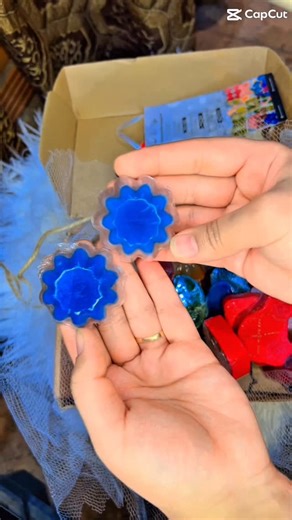 blogs by Noorulain on Instagram: "Ab bache haath dhonay se bhaagein gay nahi, balkay khud bhagay huay aayein gay! 🏃‍♂️💨✨ Introducing our Tiny Soap Gems Kit from Haroon Dania Collection! 🧼💎 Choti choti khushiyan aur dher saari safayi, all in one box. 🌟 Why you’ll love it: • Cute Shapes: Cars, hearts, and flowers bacho ka dil jeet lein gay! 🚗🌸 • Travel Friendly: School ho ya outing, fits perfectly in any bag! 🎒 • Super Affordable: Packs starting from just Rs. 600/- 💸 ✨ Our Deals: 1. Tiny 