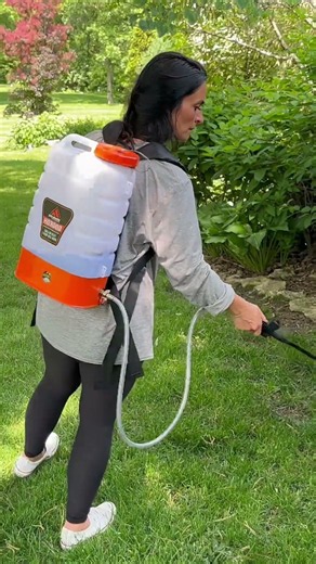 How to Fertilize Your Lawn Evenly | Lawn Feeding Tips with a PetraTools HD3000