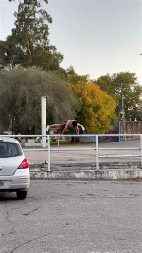 Empezando con este juego, me está gustando la supina 😍 #calistenia #calisthenics #gym #viral