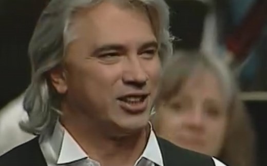 俄罗斯男中音Dmitri Hvorostovsky演唱“快给忙人让路”
