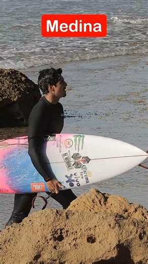 Gabriel Medina Getting Some Tips From Adriano Desouza #surfersofbali #surfingbali #surfers