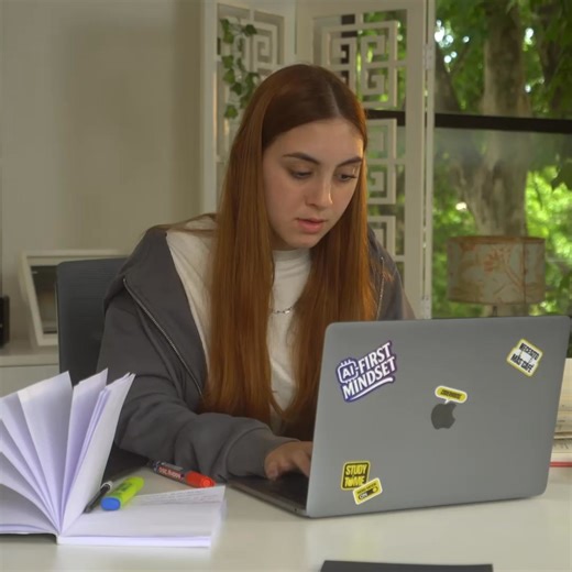 Si querés optimizar tu tiempo y tus tareas, llegaste al lugar indicado. En Coderhouse dominás OpenAI, Flowise, n8n, Make y webhooks para automatizar tu día a día y escalar tu productividad | Coderhouse