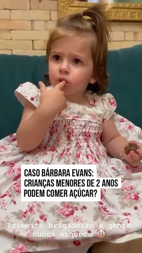 A modelo e #influenciadora Bárbara Evans foi criticada nas redes sociais ao gravar um story no qual a filha, Ayla, experimenta um #brigadeiro pela primeira vez. Por ter apenas um ano e quatro meses, a pequena foi exposta a um alimento que muitos consideram inadequado para a idade. O caso ocorreu na terça-feira (8/8). Na gravação, é possível ver a criança surpresa ao colocar o brigadeiro na boca. Segundos depois, ela foge com o doce para comê-lo tranquilamente. “O primeiro brigadeiro a gente nunc