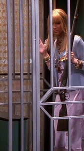 Phoebe really did all she could to save that ring 💍 #phoebe #phoebebuffay #friends | Comedy Central UK