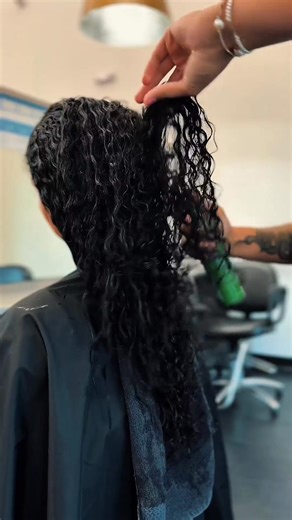 You just gained an hour — and your future in beauty just got easier to manage! 🤝 With our NEW Part-Time Cosmetology Program, you'll get the perfect balance. Nighttime and Weekend Schedule: MON, WED & THURS | 6PM-10PM SAT | 8AM-5PM 60 Weeks to Complete Program* 📲 DM us with any questions Enroll at BeAveda.com #avedabeautyschool #beautyschool #cosmetologylife #floridahair #hairstylist #hairtransformation #hairreel #hybridschool #cosmetologystudent #parttimeschool #cosmetologyschool | Aveda Insti