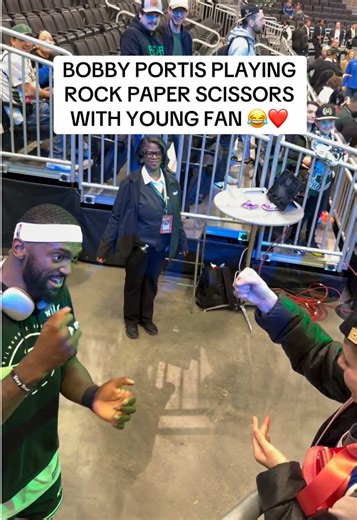 Longest rock paper scissors game ever?? 😂 (bradwinning13/IG, kellywin7/IG) #nba #basketball #bobbyportis #rockpaperscissors #milwaukeebucks