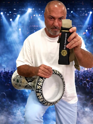 😮Most players don’t realize how much a darbuka strap can change their playing… until they try it. In this video, we compare playing with vs without a darbuka strap — same player, same rhythm, completely different control and comfort. #arabinstruments #darbuka #doumbek #percussion #bellydance 👉 More stability 👉 Better hand freedom 👉 Less effort during long sessions If you’ve ever struggled holding your darbuka while playing standing or moving — this might be the upgrade you need. ⏱️ Quick ins