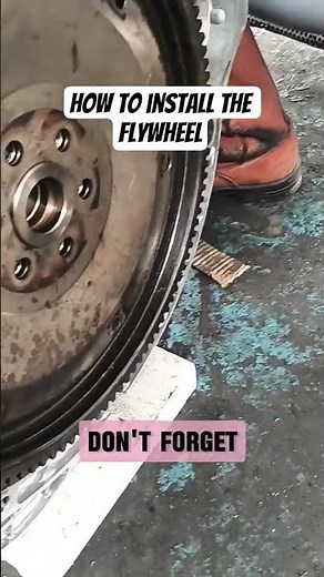 how to install the flywheel #shorta #mechanic #machine #diy #enginerepair