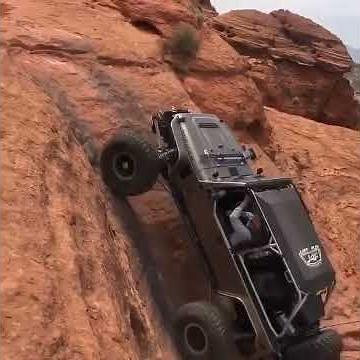 Jeep Wrangler 100% vertical extreme 4x4 The Off Road Club