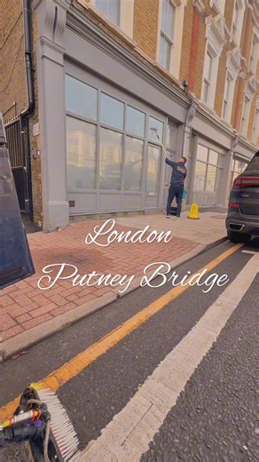 🇬🇧 Traditional window cleaning in London, Putney. Keeping British heritage alive — one window at a time 🪟👑 There’s something special about the old-school craft… #TraditionalWindowCleaning #BritishHeritage #Putney #LondonCleaning #TeamKings #KingsWindowCleaning #WindowCleaningLife #MadeInBritain #CleanWindows #KT12 #Weybridge #Walton #Molesey | Kings Window Cleaning