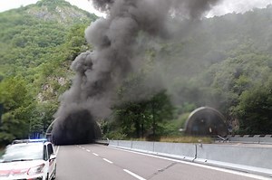 Smoke inhalation: diagnosis and patient treatment | Emergency Live