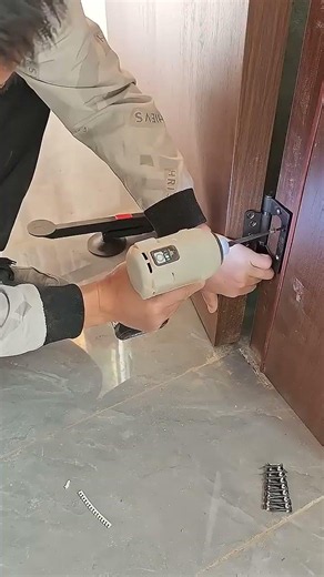 Foot Lift Door Helper - Fast Door Installation with One Foot