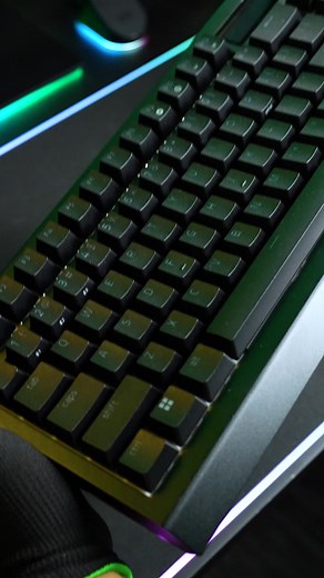 Easily swap out your mechanical switches on the all-new Razer BlackWidow V4 Pro 75% 😌 #Razer #hotswap #keyboardasmr #blackwidowv4pro75 #gamingkeyboard