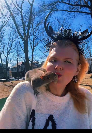 #SquirrelWhisperer #Squirrel #CynthiaBeaumont #MotherOfSquirrels #SquirrelMama #Cringe #Oddly #Satisfying #OddlySatisfying #Furry #LipGloss