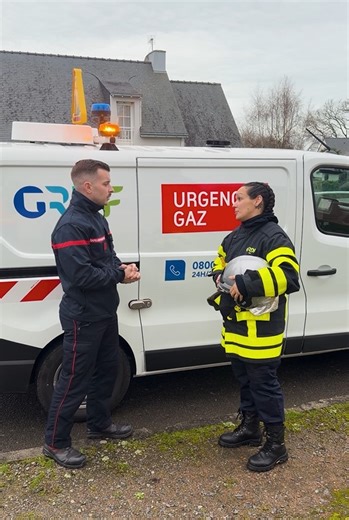 👩🏼‍🚒 VISAGES DU GAZ | Chez GRDF, certains ont deux uniformes… et une même mission : protéger. Chez GRDF, la sécurité est une priorité… et parfois, une vocation. 👉 Le jour, ils veillent à la sécurité et à la continuité d’un réseau de gaz essentiel à tous. 🚒 Quand chaque seconde compte, ils répondent présents en tant que sapeurs-pompiers volontaires (SPV). Pour soutenir cet engagement, GRDF accorde plus de 15 jours de disponibilité par an aux 153 femmes et hommes SPV de GRDF, dont 14 dans nos
